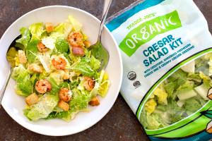 1 1/2 cups (3.5 oz) Garlic Caesar Salad Kit