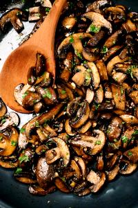 1 10 Slice Serving Cooked Mushrooms (from Fresh, Fat Not Added in Cooking)