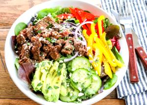 1/2 cup (100 g) Southwest Steak Salad