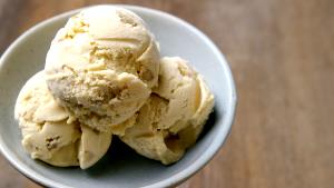 1/2 cup (125 g) Maple Walnut Ice Cream