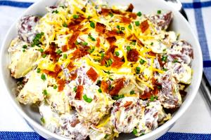 1/2 cup (140 g) Loaded Potato Salad