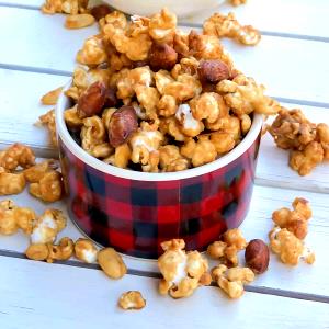 1/2 cup (30 g) Buttery Caramel Corn with Almonds & Cashews