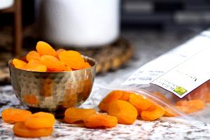 1/2 cup (40 g) Dried Turkish Apricots