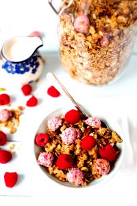 1/2 cup (55 g) Cranberry Macaroon Granola