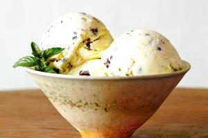 1/2 cup (77 g) Mint Chip Ice Cream