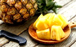 1/2 cup (84 g) Pineapples & Homemade Vanilla Ice Cream