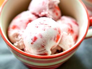 1/2 Cup Ice Cream, Strawberry Kiwi Swirl