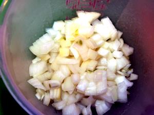 1/2 Cup Chopped Or Diced Onions (Solids and Liquids, Canned)