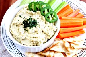 1/2 platter (121 g) Cilantro Jalapeno Hummus (Small)