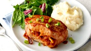 1/2 pork chop (140 g) Bacon Cheddar Stuffed Pork Chops