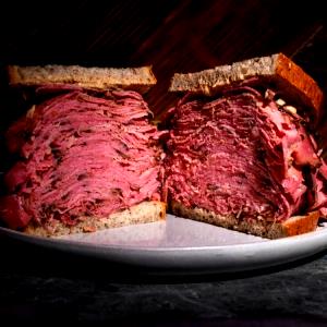 1/2 portion (113 g) Hot New York Style Pastrami (1/2 Sandwich Portion)