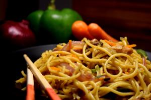 1 3/4 cups (217 g) Chicken Chow Mein