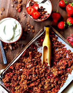 1/3 cup (30 g) Dark Chocolate Strawberry Granola