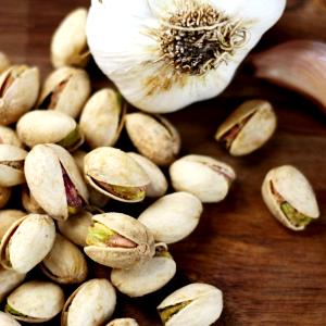 1/4 cup (28 g) Garlic Pistachios