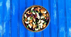 1/4 cup (31 g) Sweet Nut Trail Mix