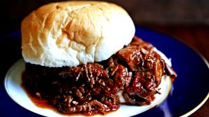 1/4 cup (56 g) Original BBQ Sauce with Seasoned Shredded Beef