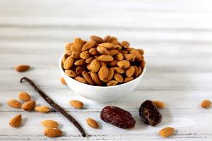 1/4 cup Vanilla Bean Almonds