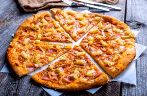 1/8 Pizza Hawaiian Pizza, Medium, Original Crust