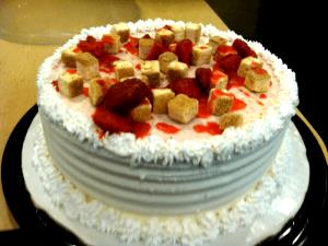 1/8 slice (308 g) 8" Strawberry CheeseQuake Blizzard Cake