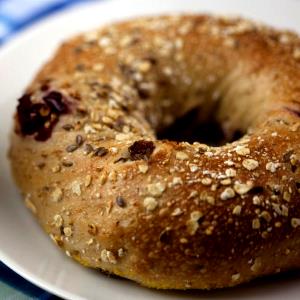 1 bagel (108 g) Cranberry Bagel