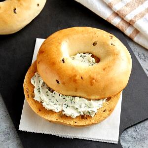 1 bagel (121 g) Jalapeno Bagel