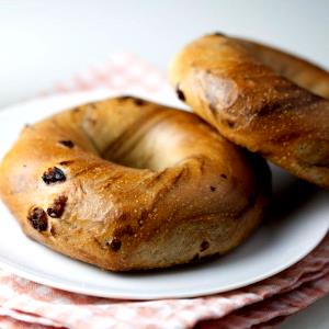 1 bagel (128 g) Cinnamon Raisin Bagel