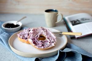 1 bagel (142 g) Blueberry Bagel with Cream Cheese