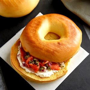 1 bagel (85 g) Egg Bagel