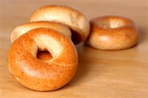 1 bagel (94 g) Whole Wheat Bagel