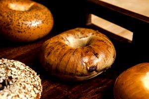 1 Bagel Bagel, Cinnamon Raisin Swirl