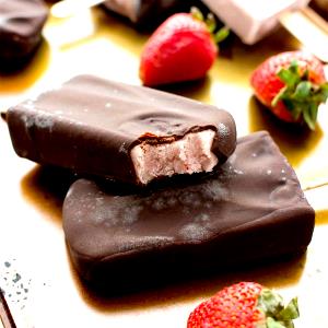 1 bar (52 g) Ice Cream Bars - Chocolate Dipped Strawberry