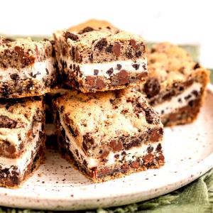 1 Bar Chocolate Vanilla Creme Cookie Bar