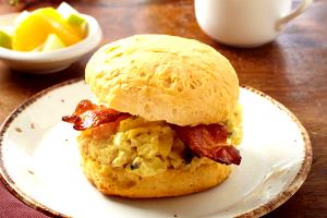 1 Biscuit Biscuit with Egg and Bacon