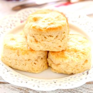 1 bisuit (62 g) Fresh Bake Buttermilk Biscuits