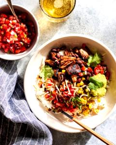 1 bowl (19 oz) Carnitas Burrito Bowl