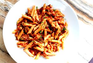 1 bowl (234 g) Rustic Penne Bolognese (Small)