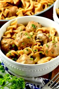 1 bowl (241 g) Stroganoff Pasta with Chicken Meatballs