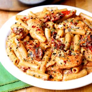 1 bowl (312 g) Sundried Tomato Chicken Penne