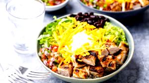 1 bowl (354 g) Chicken Chipotle Burrito Bowl