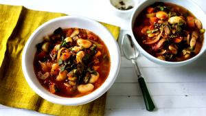 1 bowl (534 g) Hearty Vegetable Soup