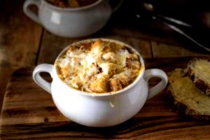 1 Bowl French Onion (With Cheese & Croutons) Soup