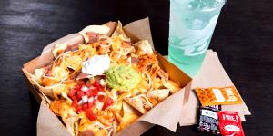 1 box (443 g) Grande Nachos Box - Beef