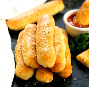 1 bread stick (50 g) Garlic Twisted Bread Sticks