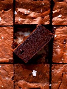 1 brownie (80 g) Gluten Free Fudge Brownie