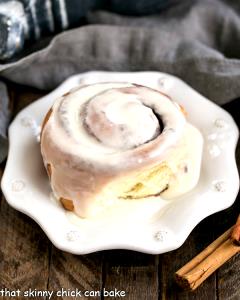 1 bun (108 g) Glazed Cinnamon Roll