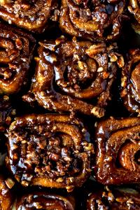 1 bun (184 g) Pecan Sticky Bun