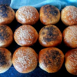 1 bun (57 g) Spelt Hamburger Buns