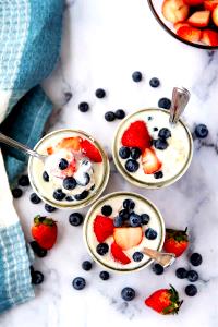 1 container (150 g) Greek Yogurt Oats - Mixed Berry