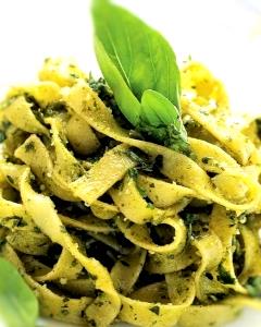 1 container (241 g) Fettuccini with Creamy Pesto