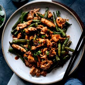 1 container (312 g) String Bean Garlic Chicken